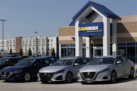 深入剖析CarMax(KMX)公布的第二季度财报为何引发股价暴跌,探讨收入、利润、同店销售下滑的成因,公司成本节约与品牌战略的应对,以及对投资者和二手车行业的潜在影响。
