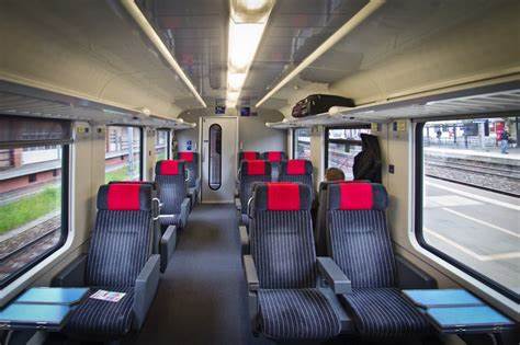 详细剖析瑞士至德国之间主要高铁运营商DB Bahn与TGV/SBB的优劣,结合乘客真实体验和专业建议,助你轻松规划瑞士至德国的列车出行方案。
