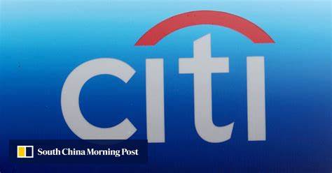 随着全球贸易环境的不确定性增加,亚太地区的家族办公室通过构建多元且防御性强的投资组合,积极应对关税带来的市场波动,保障财富稳健增长,展现出独特的投资策略和全球视野。
