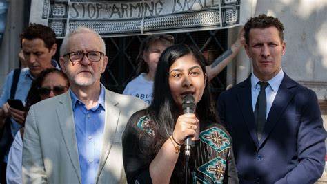 深入剖析英国新兴左翼政党'你的党'的成立、内讧及其迅速瓦解背后的原因,揭示现代左翼政治的分裂困境与文化问题,探讨政党失败对英国政治格局的深远影响。
