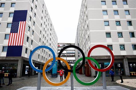 美国奥委会采取严格防疫措施,确保冬奥会运动员和工作人员的健康安全。本文详细分析了其防控胃肠道疾病的策略,并探讨了相关健康保障措施的重要性。
