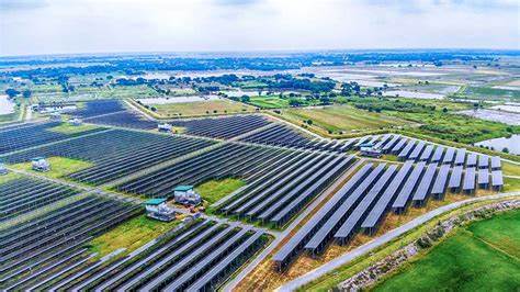 加拿大太阳能公司股票近日获得市场认可,其相对强度(RS)评级从63提升至71,显示出在能源股中的竞争力正在增强。投资者纷纷关注这一调整如何影响该股的后续表现及行业发展趋势。
