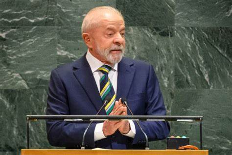 深入探讨巴西总统卢拉坚定捍卫国家民主与主权的重要立场,解析其在国际政治贸易中的策略及对美关系的影响,展现巴西作为拉美强国在全球舞台上的不屈态度和发展愿景。
