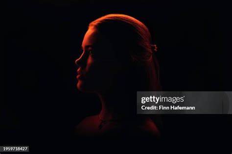 探讨女性裸体摄影作品与高分辨率图片库的艺术价值、拍摄与后期技术、法律与道德框架,以及如何为搜索引擎和受众优化展示与管理照片资源的实用方法
