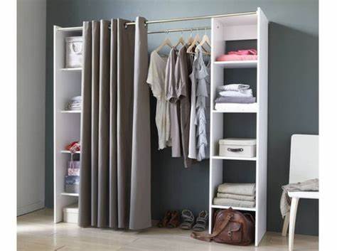 衣橱不仅是储存衣物的空间,更是体现个人品味和生活品质的重要场所。通过巧妙利用模块化系统和DIY理念,可以在预算有限的条件下打造时尚且实用的衣帽间,提升居家生活的舒适感与效率。本文深入探讨如何借助宜家PAX衣橱系列及其他价格合理的方案,实现经济实惠且高效的衣橱设计。
