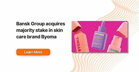 消费投资巨头班斯克集团近期收购护肤品牌Byoma的多数股权,凭借丰富的行业经验与资源整合能力,推动Byoma在激烈竞争的护肤市场实现跨越式发展。此次收购凸显美容行业的投资热潮,同时揭示了未来护肤产品的趋势与创新方向。
