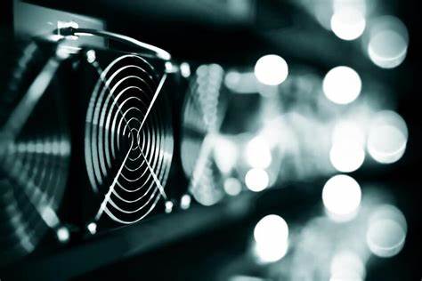 随着人工智能需求的迅猛增加,比特币矿工正利用其能源管理优势转型为AI算力提供者,GPU集群成为推动AI发展的新引擎,展现出数字经济和能源利用的全新融合趋势。
