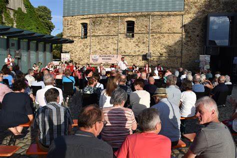 深入了解OberpfalzECHO作为巴伐利亚上帕尔茨地区领先新闻平台,涵盖经济、文化、体育及社会生活的各类最新动态,全面解析其对当地社区影响和发展意义。
