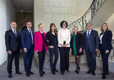 沃州政府计划废除对未来执行官成员的终身养老金制度,提出提高薪资和设立一次性离职补偿方案,旨在适应现代政治职业发展,提升职位吸引力与独立性。改革内容及背景分析深度解读。
