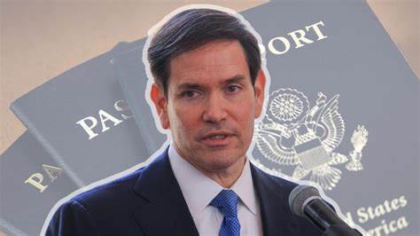 美国最新立法动向引发广泛关注,拟赋予国务卿马可·卢比奥以撤销美国公民护照的权力,基于言论内容进行限制,此举引发公民自由和言论自由的大规模争议。
