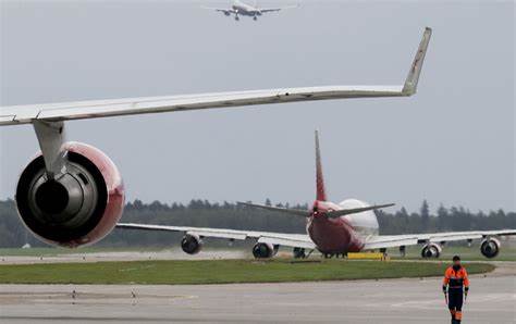 莫斯科近期遭受了无人机攻击,导致多个主要机场航班暂停,严重影响城市的正常运行和国际航空交通秩序。随着无人机技术的普及与军事冲突升级,这次事件揭示了现代城市在面对新型威胁时的安全挑战。

