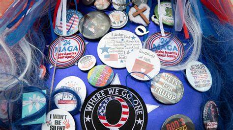 探讨MAGA福音派基督徒在政治和信仰中如何调和爱的教义与仇恨的情绪,剖析其神学根源及对美国社会的影响,揭示个人宽恕与政治激烈对立之间的复杂关系。
