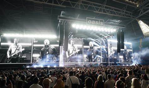 在Oasis演唱会门票销售引发的调查后,Ticketmaster被迫进行多项改革,确保票务透明和消费者权益保护。本文深入解析调查背景、主要问题及Ticketmaster采取的具体措施,展望未来票务市场的改变与粉丝购票体验提升。
