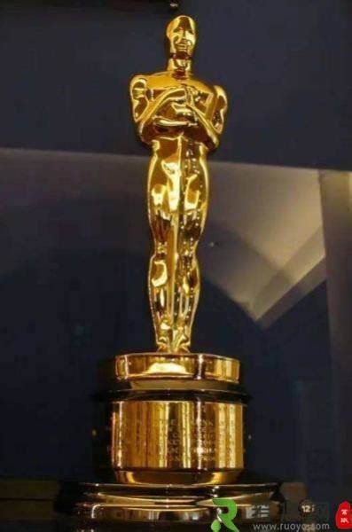 探索世界级电影奖项的权威性与影响力,深入了解电影界最受尊崇的荣耀及其背后的评选标准和文化价值。解读这些奖项如何塑造电影产业的发展趋势和艺术方向。
