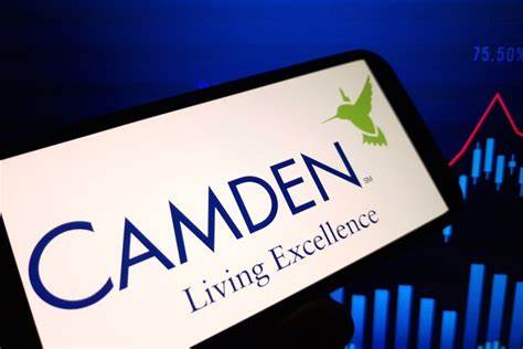 探讨如果十年前投资Camden Property股票十万美元,现如今投资价值的变化,结合股价涨幅和分红收益,全面分析投资回报率及未来潜力,帮助投资者了解房地产信托基金的投资价值和市场走势。
