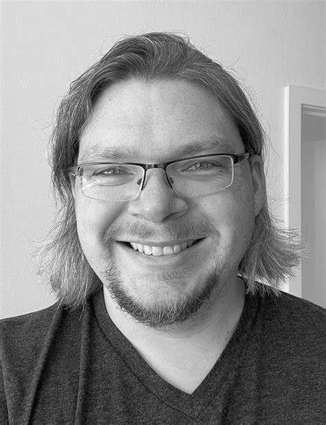 深入探讨Ruby Central近年备受争议的行为及其对Ruby社区的影响,剖析其中关键事件与主要人物,揭示社区生态的现状与未来发展方向。
