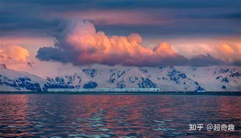 深入南极洲这片神秘大陆,揭示其独特的自然风貌、生态系统以及科学研究的重要价值,展现一个远超你想象的极地世界。
