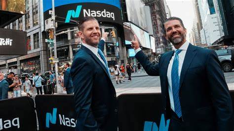 解析特朗普家族近期将加密资产交易与企业化运作相结合的手法,评估这种"合法外衣"带来的市场、监管与政治风险,并给出投资者与监督者应关注的关键问题与应对策略
