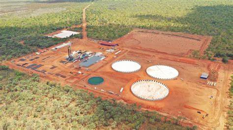 围绕Tamboran收购Falcon的交易细节、战略意义与风险评估,解读合并对Beetaloo盆地开发、股东结构、勘探商业化和监管环境的影响,分析后续的farmout进程与市场反应,为关注澳大利亚非常规油气和能源并购的读者提供全面参考
