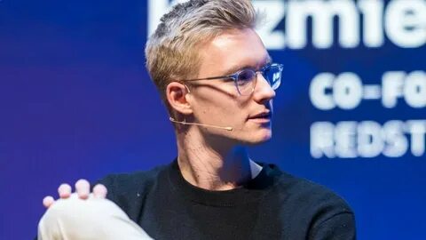 围绕Plasma主网上线后本币XPL暴跌逾50%的风波,分析创始人否认内幕抛售的声明、链上线索与社区质疑,解读TWAP等交易策略、市场做市商角色、代币锁仓与发售机制,并给出项目方与投资者在透明度与风险管理方面的建议。
