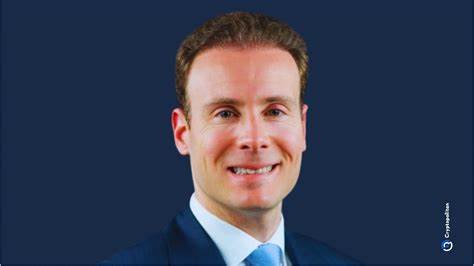 总结布莱恩·昆滕茨被撤回CFTC主席提名的来龙去脉,分析此举对加密货币监管框架、立法进程、交易所和市场参与者的潜在影响,并提出行业应对与未来观察重点。
