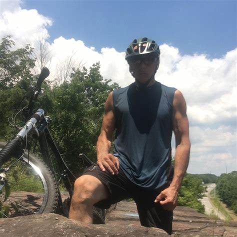 随着数字资产和区块链技术的崛起,稳定币作为连接传统金融与加密世界的重要桥梁,正在深刻改变全球资金流动方式。本文从安全性、跨境支付、金融包容性等多方面探讨稳定币的演进及其对传统银行业的冲击,借助Reeve Collins的专业见解揭示未来金融的无限可能。
