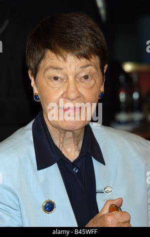 本文深入探讨了洛基·施密特教授作为德国杰出自然保护者和教育家的生平与贡献,展示了她如何通过不懈努力推动植物保护和生态环境的可持续发展,影响了德国乃至国际的自然保护事业。
