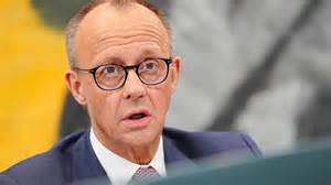 全面解析德国联邦总理弗里德里希·默茨的个人背景、政治生涯以及他的财富和家庭状况,深入了解这位政坛新星的成长轨迹和未来展望。
