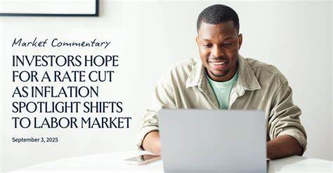 随着通胀形势的变化和劳动力市场的放缓,投资者们对美联储未来降息的期待日益升温。美联储主席鲍威尔在近期发言中流露出鸽派倾向,反映出当前经济的复杂局面及政策制定的两难。本文深入分析当前美国经济现状、通胀压力、劳动力市场动态以及美联储的货币政策走向,为投资者和关注宏观经济的人士提供深刻见解。
