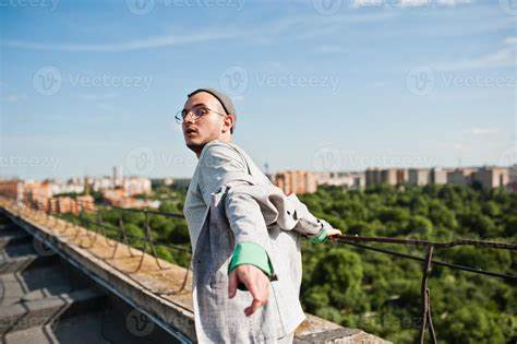 深入探讨Sonhador的含义及其在个人成长、职业发展和创新中的重要作用,揭示梦想如何成为推动成功的内在动力。
