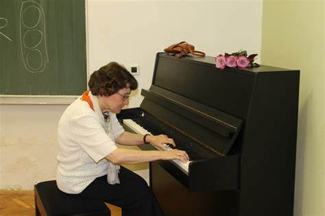 深入探讨斯拉沃尼亚布罗德大学教师教育专业的课程设置、入学条件、教学模式和未来发展路径,助力有志成为教育工作者的学生理性选择与规划。
