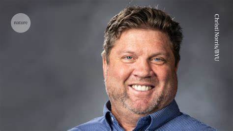 一部讲述Python诞生与成长的纪录片,将编程语言的历史、核心人物与社区文化呈现在大众面前,探讨开源生态、科学计算与人工智能时代下Python的影响与未来走向。
