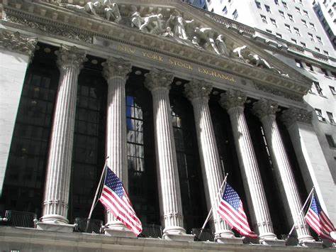 随着美联储为期两天的联邦公开市场委员会(FOMC)会议开启,美国股市出现明显回调。文章深入分析当前市场动态、关键经济指标及投资者预期,全面解读此次FOMC会议对股票市场的影响及未来走势方向,帮助投资者把握交易机遇。
