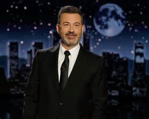 美国深夜脱口秀节目《Jimmy Kimmel Live!》因涉及敏感政治言论被无限期停播,此举引发广泛关注与争议,牵动言论自由和媒体独立性的核心议题。本文深入解析事件始末、相关各方反应及其对美国媒体环境的深远影响。
