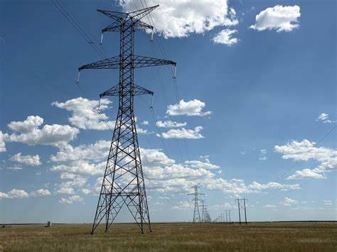 根据美国能源信息署(EIA)最新短期能源展望,预计2025年和2026年美国电力消费将达到历史最高水平,推动能源结构转型与需求增长的多重因素逐渐显现。深入解析未来电力消费趋势及其背后的经济与技术驱动力。
