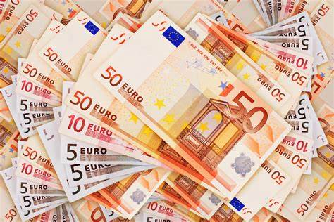 Sprott Inc.于2025年9月推出Sprott Active Metals & Miners ETF,本文深入解析该ETF的投资策略、标的范围、主动管理特色、潜在优势与风险,并讨论对个人与机构投资者在商品与矿业配置中的意义与操作建议。
