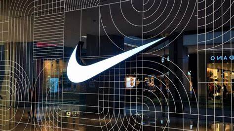 解析用耐克(NKE)股票实现每月500美元收入的多种可行路径,包含股息计算、期权增收策略、成本估算、税务与风险管理建议,帮助投资者在财报窗口期前后做出理性决策并优化现金流来源。
