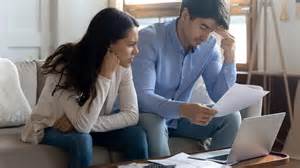 识别投资中的风险信号对于保护资金安全至关重要。了解如何判断投资是否合适,避免因盲目跟风或忽视风险而造成财务损失,是每位投资者应掌握的重要技能。本文深入解析七个显著的警示信号,助您理性决策,规避坏投资陷阱。
