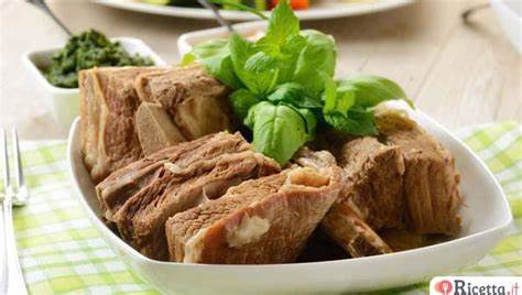 深入介绍意大利传统菜肴Bollito di Carne的烹饪方法、食材选择和搭配技巧,展现其丰富的口感与文化内涵,助力读者掌握这道经典营养丰盛的美味炖肉菜品。
