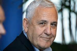 在联合太平洋(Union Pacific)CEO吉姆·维纳的观察下,美国消费保持活力,尽管部分领域显露疲态。文章从铁路运输视角解读消费、劳动力、技术与政策对供应链和行业盈利的影响,给出对投资人、政策制定者与供应链管理者的实用洞见。
