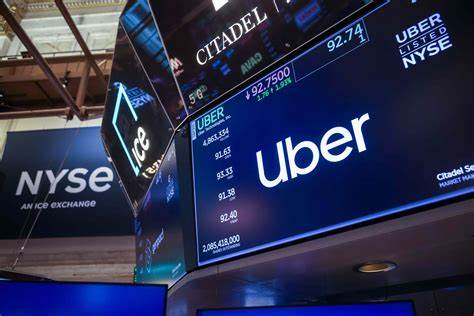 本文详细分析了标普500指数最新交易日的市场表现,聚焦优步因竞争加剧导致股价下跌,住宅建筑板块因行业信心低迷出现回落,以及企业软件公司Workday因投资者增持股权而大幅上涨的市场动态和背后原因,提供深刻洞察与未来展望。
