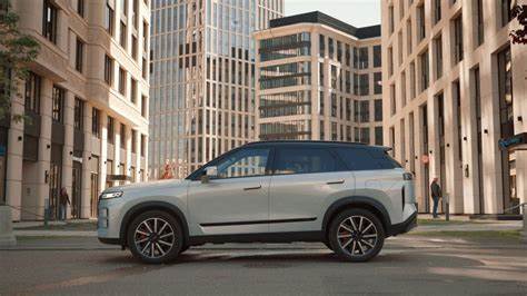 近年来,中国汽车品牌在英国市场迅速崛起,凭借创新的电动汽车技术和富有竞争力的价格,迅速赢得消费者青睐,成为英国新车市场的重要力量。本文深入分析中国新兴汽车品牌如何突破重围,抢占市场份额,并探讨其对未来英国及全球汽车行业带来的影响。
