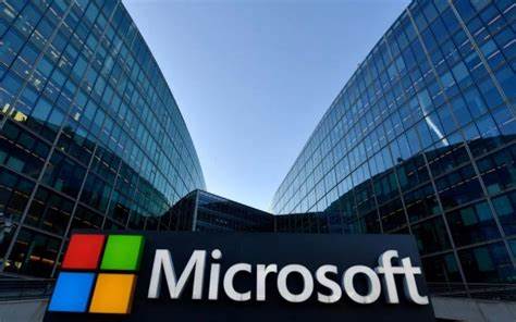 微软计划在2025年至2028年期间,在英国投入300亿美元资金,推动人工智能和云计算基础设施的大发展,助力英国成为全球科技创新的前沿阵地。此举不仅强化了英美科技合作,也将为英国创造大量高科技就业机会,推动数字经济转型升级。
