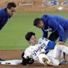 大谷翔平在世界大赛中肩关节脱位,这一突发伤情对洛杉矶道奇队的影响深远。本文深入分析伤情细节、可能的康复进程以及对球队战略的潜在影响,为球迷和体育爱好者提供全面解读。
