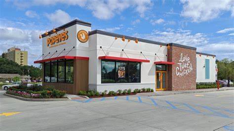 Popeyes与前加盟商JAM Equities因商标侵权展开法律诉讼,案件涉及五家位于爱荷华州的餐厅品牌使用权争议,彰显快餐连锁品牌在维护品牌权益和食品安全标准方面的坚定决心。
