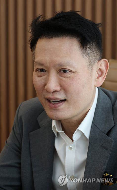 深入探讨币安首席执行官的独家访谈内容,揭示加密货币交易所的行业现状、未来趋势及应对挑战的策略,为投资者和加密爱好者提供有价值的见解。
