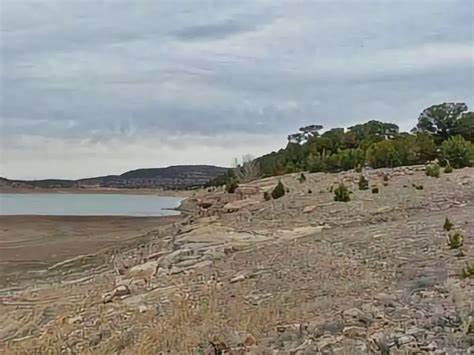 深入介绍新墨西哥普雷威特蓝水湖州立公园峡谷侧/岩壁露营地的详细信息,包括地理位置、设施、活动、最佳旅行时间及实用提示,助您规划完美露营之旅。
