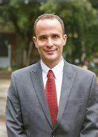 回顾当日美股表现,解析英特尔股价延续反弹与自由港‑麦克莫兰大幅下跌的原因与投资影响,结合行业消息、宏观因素与风险提示,提供对半导体、矿业与整体市场走向的深入分析与操作参考
