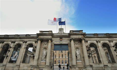 波尔多市长彼得·于尔米奇决定中止与以色列港口城市亚实杜的友好城市关系,此举在地方政治和国际舆论中引发广泛关注,不同立场的声音交织反映出全球政治动态对地方外交关系的深刻影响。
