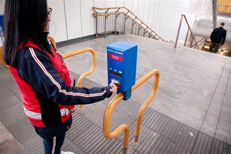 探讨维也纳公共交通系统即将在2026年实施的价格调整政策,详细解读价格变动背后的原因、具体变化及其对乘客日常出行的影响,为乘客提供全面的信息和应对建议。
